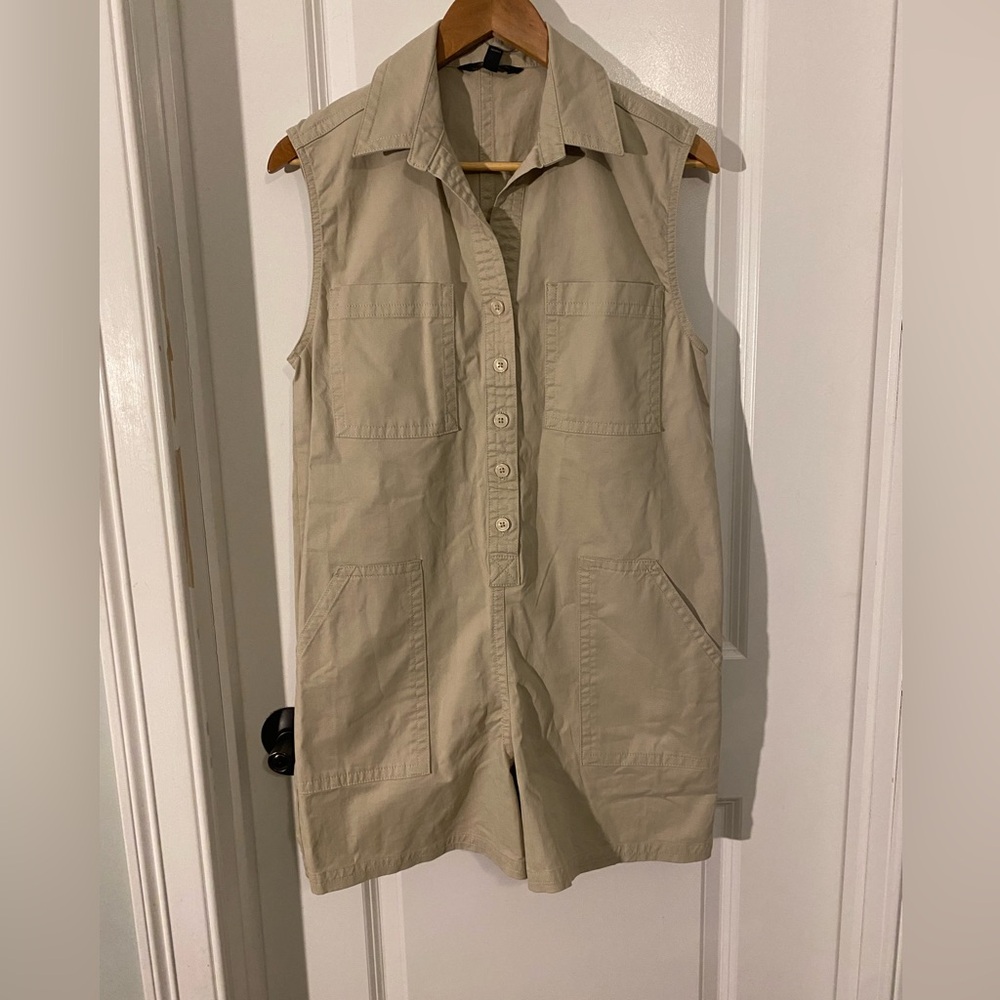 NWT Banana Republic Petite Collared Sleeveless Utility Romper in Beige